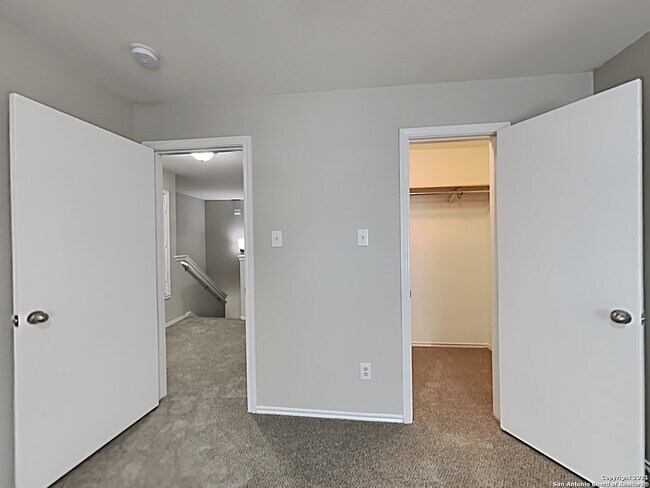 Building Photo - 2910 Candleside Dr