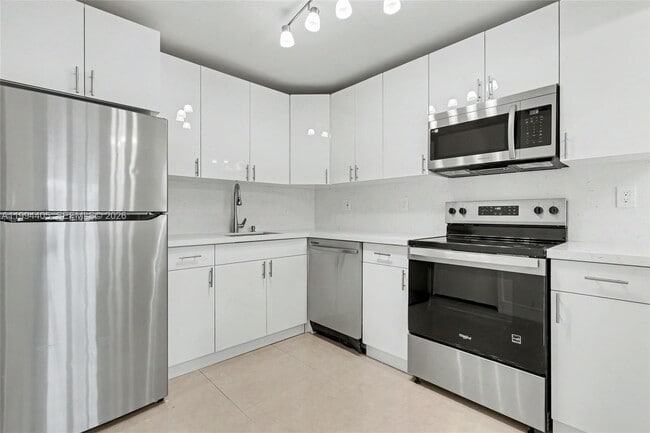 Building Photo - 1220 71st St