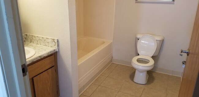 Building Photo - 225 E High St