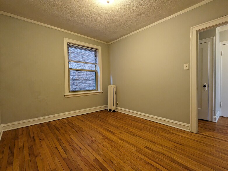 Building Photo - 542 W Surf St