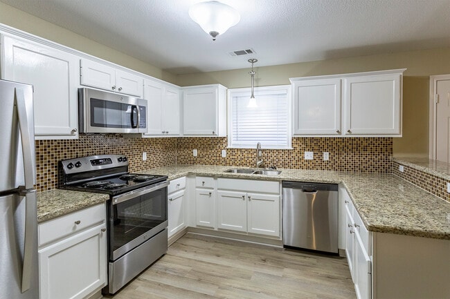 Kitchen - 1627 Rock Hollow Loop