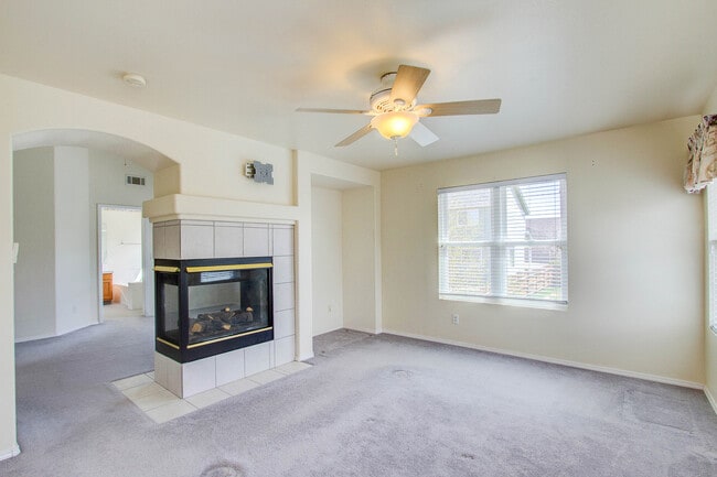 Building Photo - Impeccable 5 Bedroom Home with Mountain Views