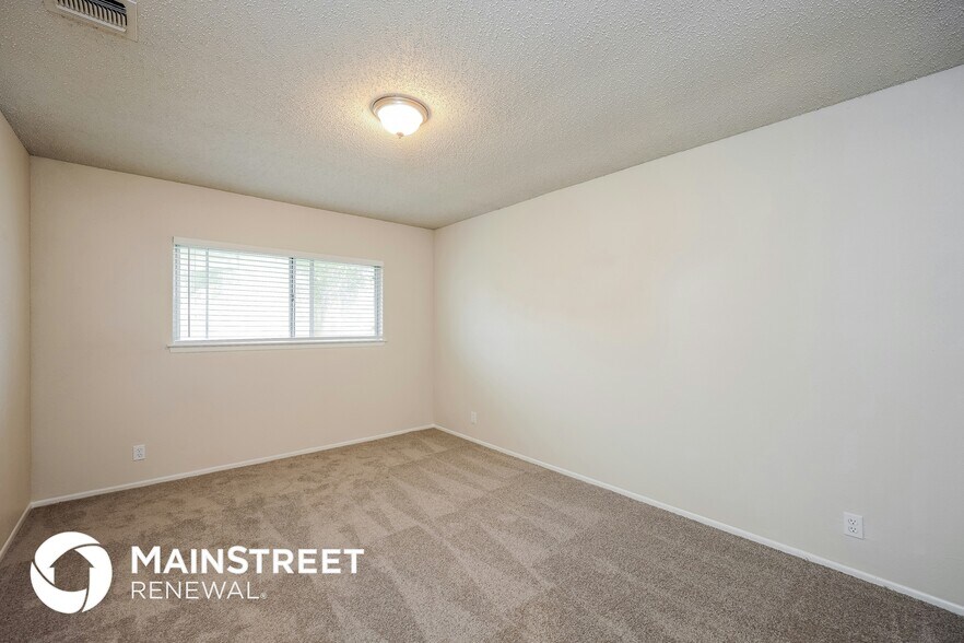 Building Photo - 9501 Chelmsford Dr