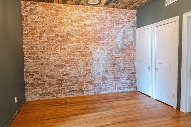 Building Photo - 41 Potter St