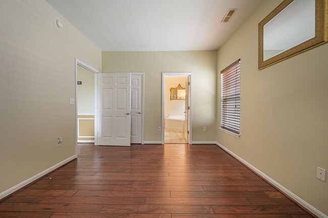Building Photo - 3902 N Sagamore Dr