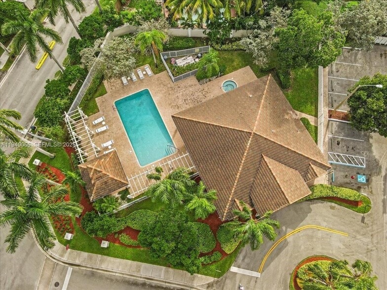 Building Photo - 7620 S Aragon Blvd