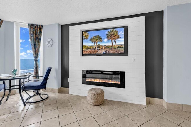 Building Photo - 647 N Creekside Dr