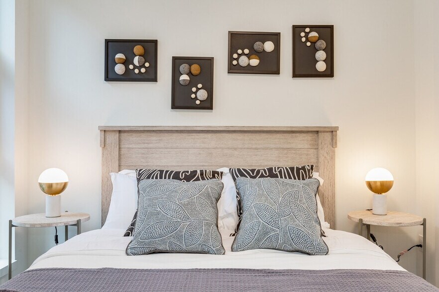 Building Photo - 1433 E Howell St