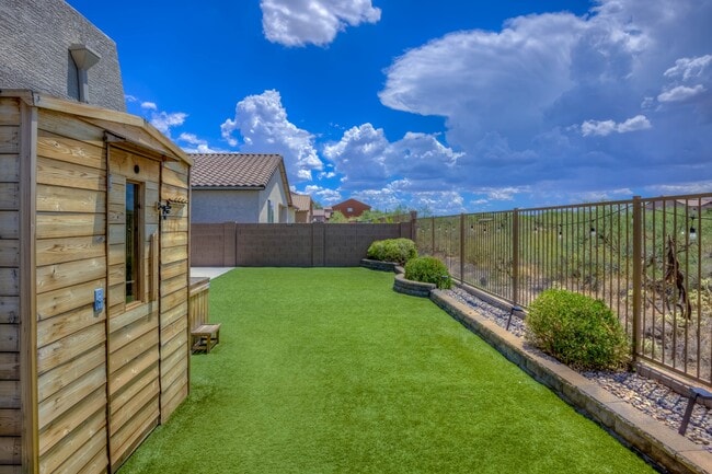 Building Photo - 6028 S Meadow Breeze Dr
