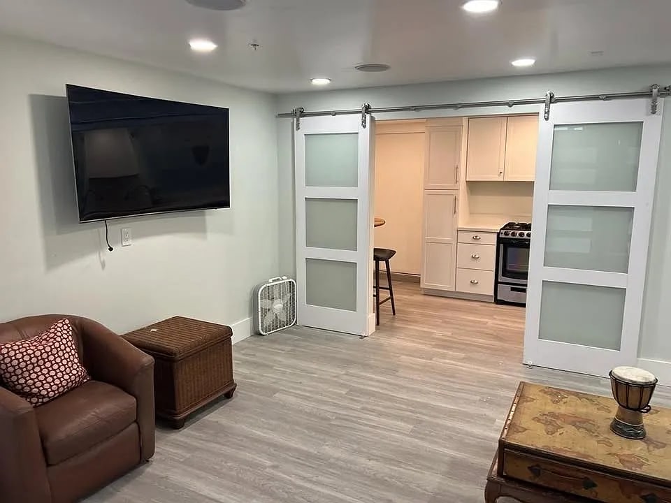 Building Photo - 206 Avenue H