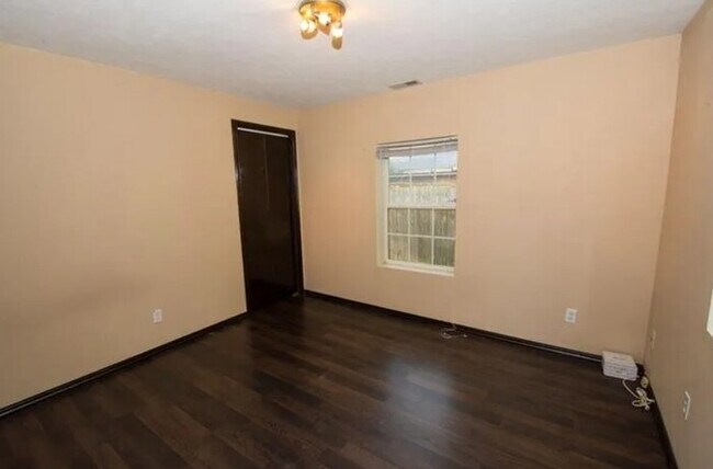 Building Photo - Fully Furnished 3 bed 2 bath home near Notre Dame