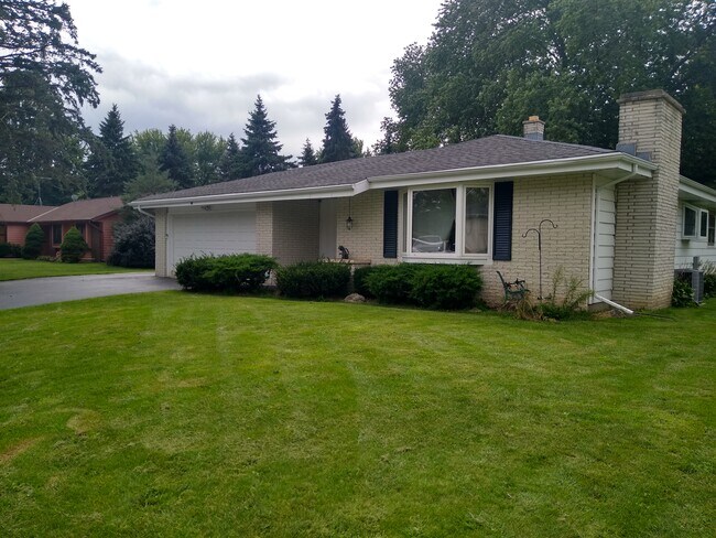 Building Photo - 1110 Revere Dr