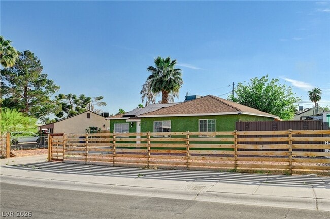 Building Photo - 1720 E Carson Ave