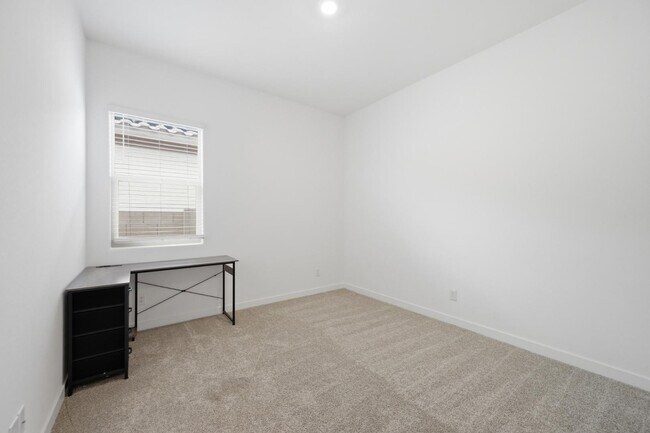 Building Photo - 4323 N 92nd Dr