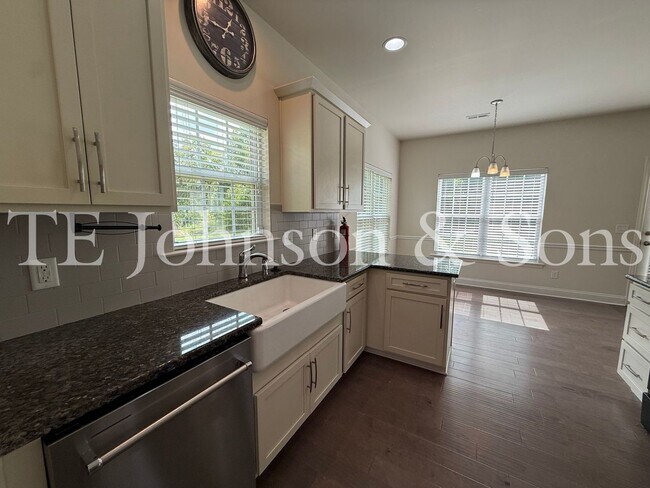 Building Photo - 2925 Grassy Knoll Cir