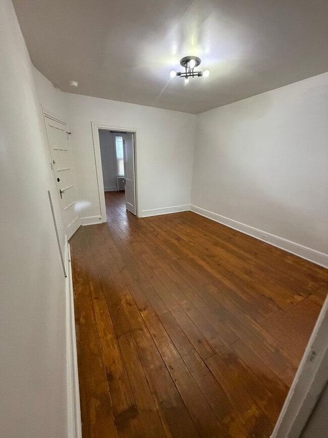 Building Photo - 338 Lancaster Ave