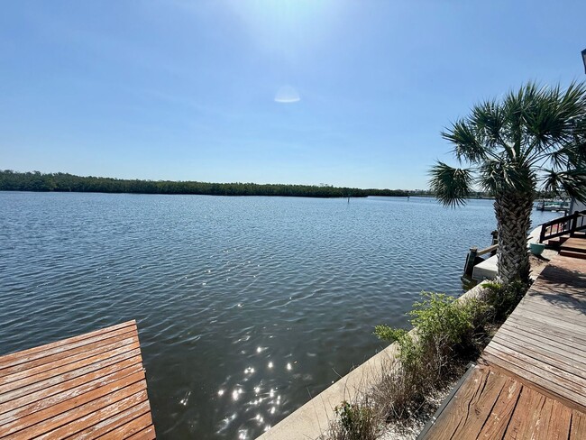 Building Photo - 2 bed 2 bath Turnkey Yearly Rental – Water...