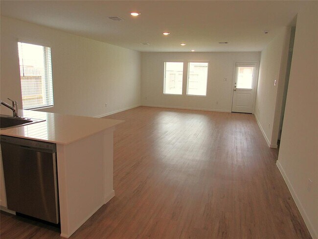 Building Photo - 5202 Sunvalley Bend Dr