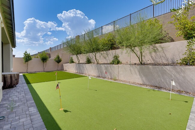 Building Photo - BEAUTIFULLY FULLY FURNISHED 4 BEDROOM 3.5 ...