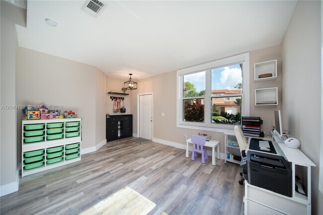 Building Photo - 754 NW 154th Ave