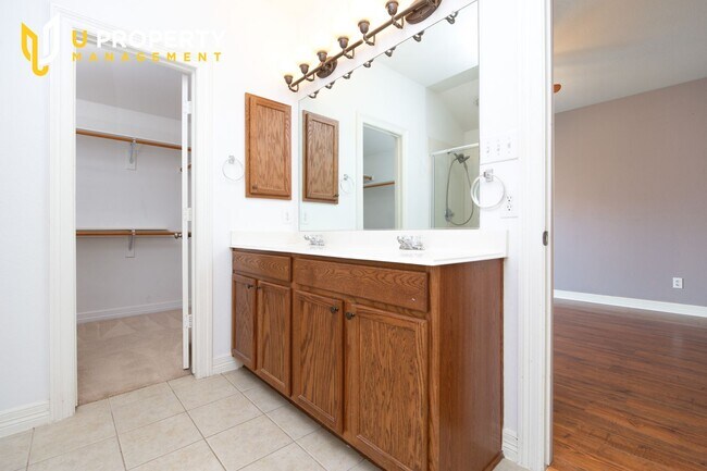 Building Photo - Well-maintained, 3 beds/ 2 baths a-story H...
