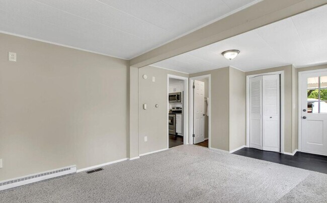 Building Photo - Coming Soon! 3 Bedroom 1.5 Bath Home in Fa...