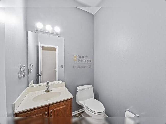 Building Photo - "Charming Lenexa Townhouse: Spacious 2-Bed Retreat with Finished Basement & Gleaming Hardwood Flo...