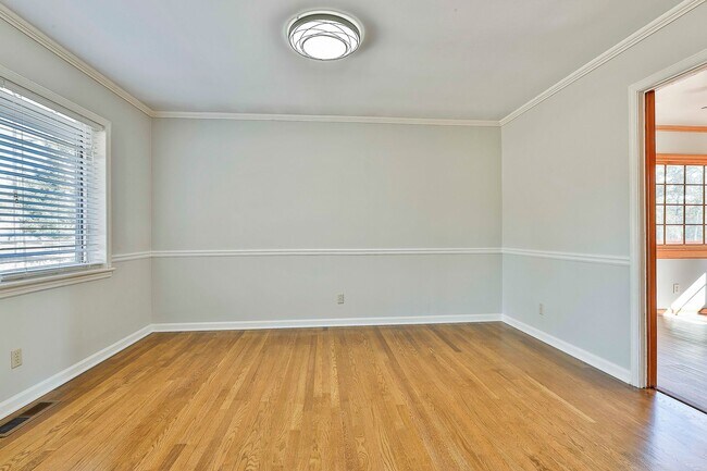 Building Photo - PROCUREMENT ONLY 334 Porter Road - Available Now! Ranch style home with spacious floor plan & bea...