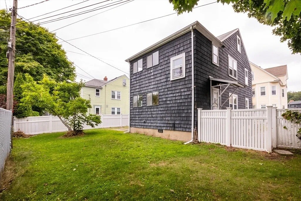 Building Photo - 17 Thayer St