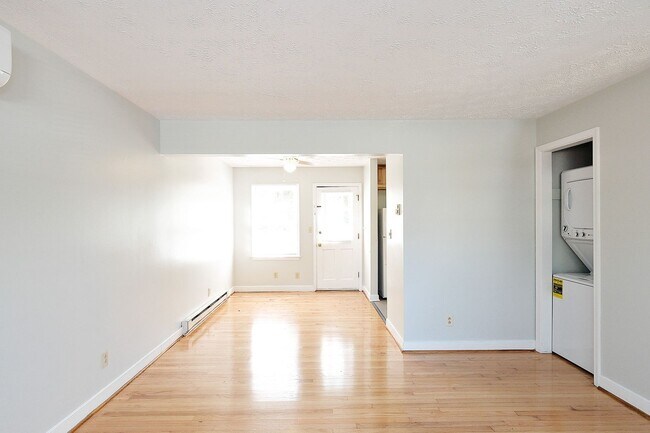 Building Photo - Dog-Friendly Duplex Near Parks and Downtown
