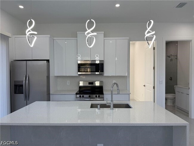 Building Photo - 207 W 15th St