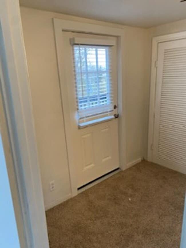 Building Photo - Charming 2 Bedroom Home on Corner Lot