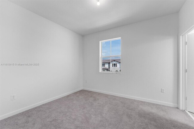 Building Photo - 2803 SE 26th Ave