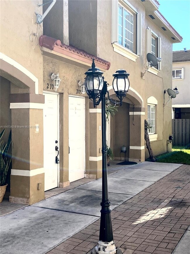 Building Photo - 8100 W 28th Ct