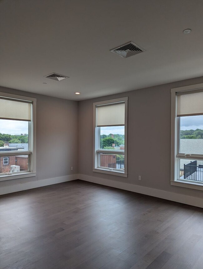 Building Photo - Jamaica Plain luxury 2 BR for 9/1