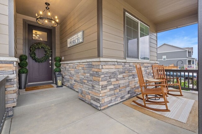 Building Photo - Upgraded 5-Bedroom Home in Immaculate Condition