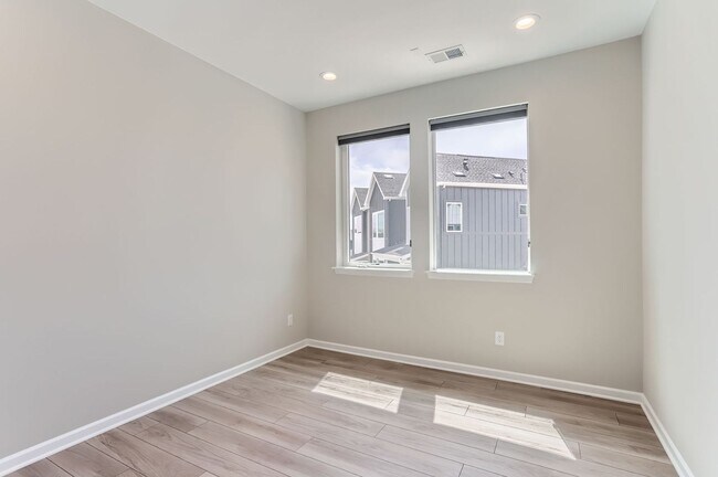 Building Photo - 676 Saddle Dr