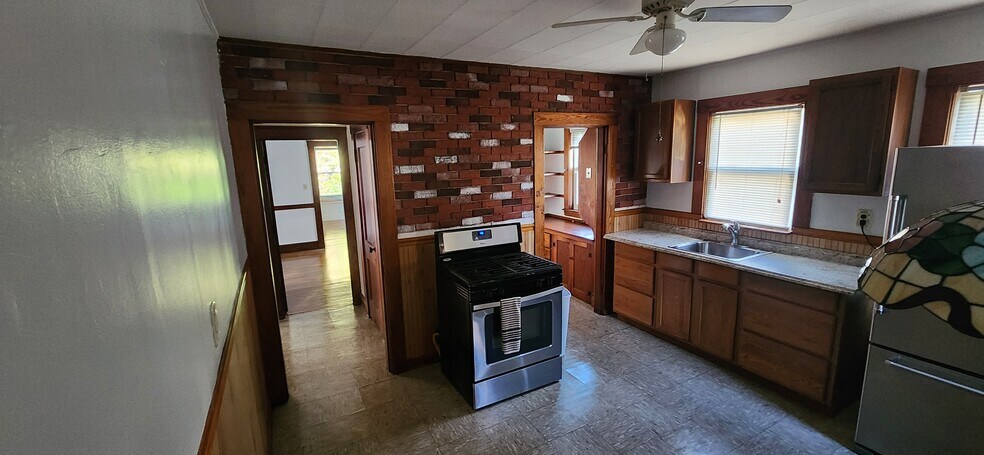 Building Photo - 14 Hurlcroft Ave