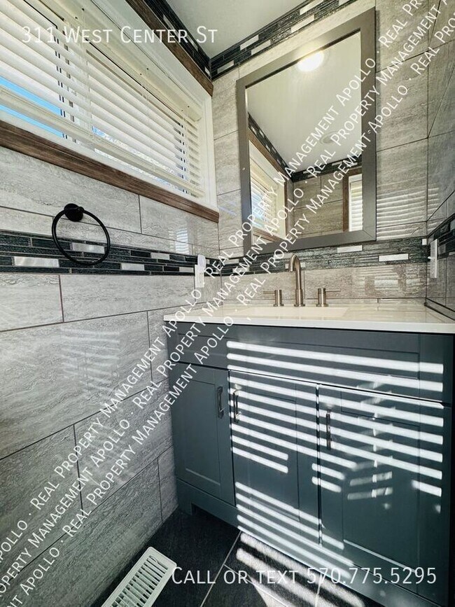 Building Photo - 311 W Center St