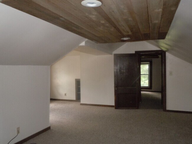 Building Photo - 3 Bedroom Home with Dishwasher in Collinsville!