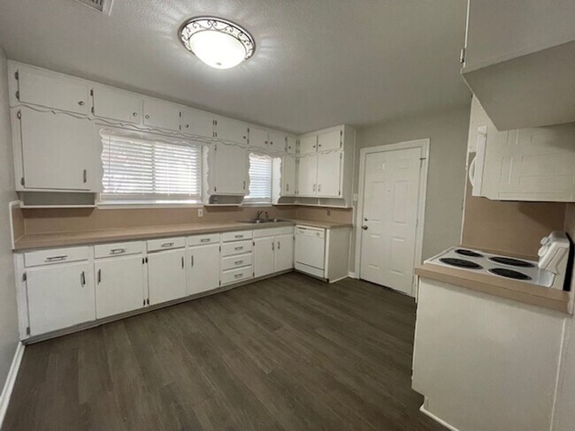 Building Photo - 1329 Harrison Ln