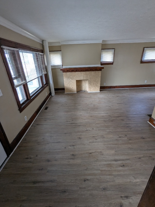 Building Photo - 617 Dewey Ave