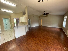 Building Photo - MOVE IN SPECIAL - 1 WEEK FREE RENT - MINUT...