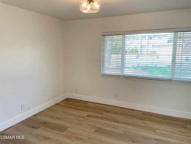 Building Photo - 382 Aristotle St