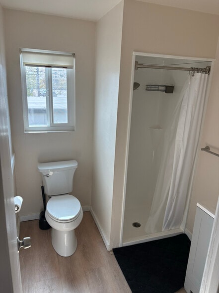 Building Photo - 1732 Hoover Ave