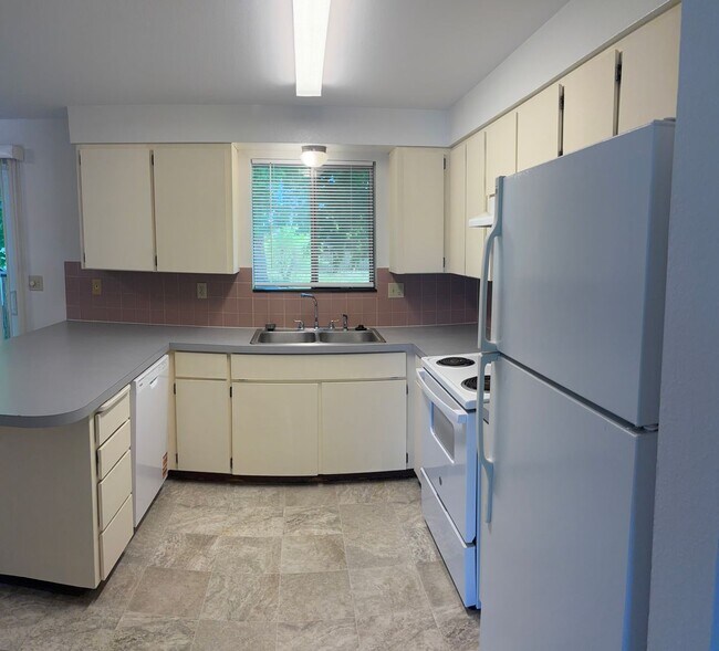 Building Photo - 1002