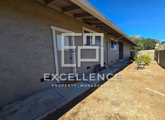 Building Photo - Fabulous 2/2 Duplex with Garage,Cat OK, Patio, Granite Counters and Fireplace