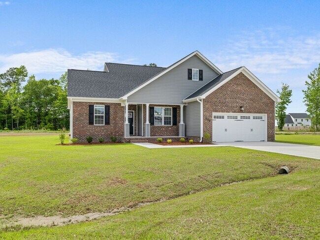 Building Photo - Towne Pointe Beauty!