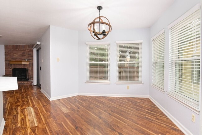 Building Photo - Beautiful 4/3.5 Home Available for Immedia...