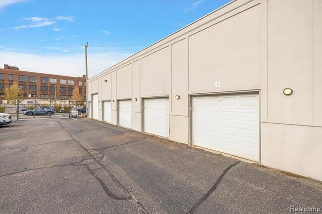 Building Photo - 2843 E Grand Blvd